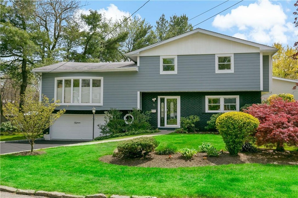 1 of 1 - 15 Clarendon Place, Scarsdale, NY