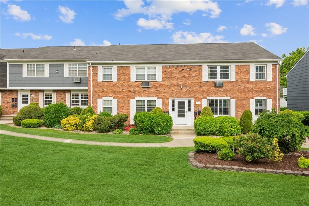 1 of 1 - 111 Doxbury Lane, Suffern, NY