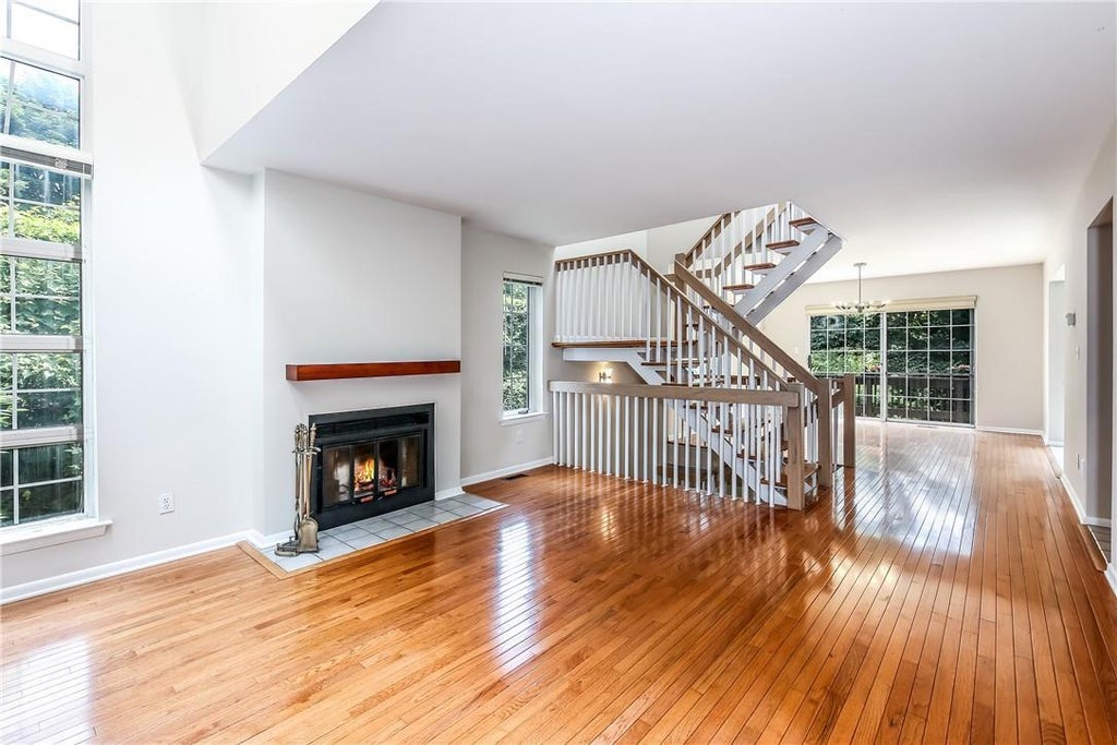 1 of 1 - 6 Pinewood Circle, White Plains, NY