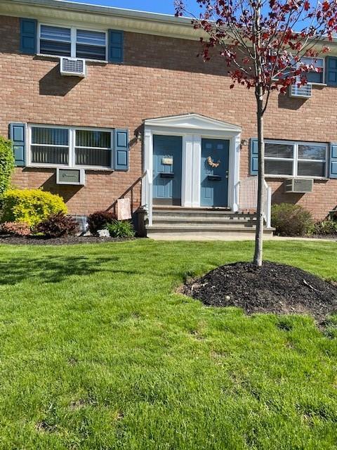 1 of 1 - 124 Meyer Oval, Pearl River, NY