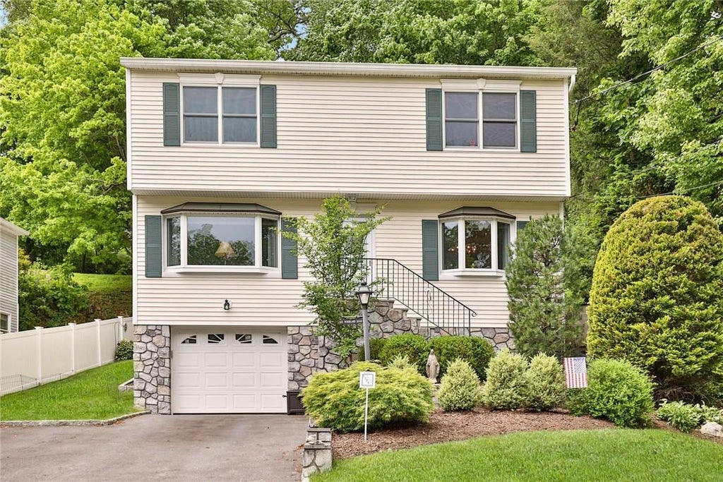 1 of 1 - 60 Woodland Road, Pleasantville, NY