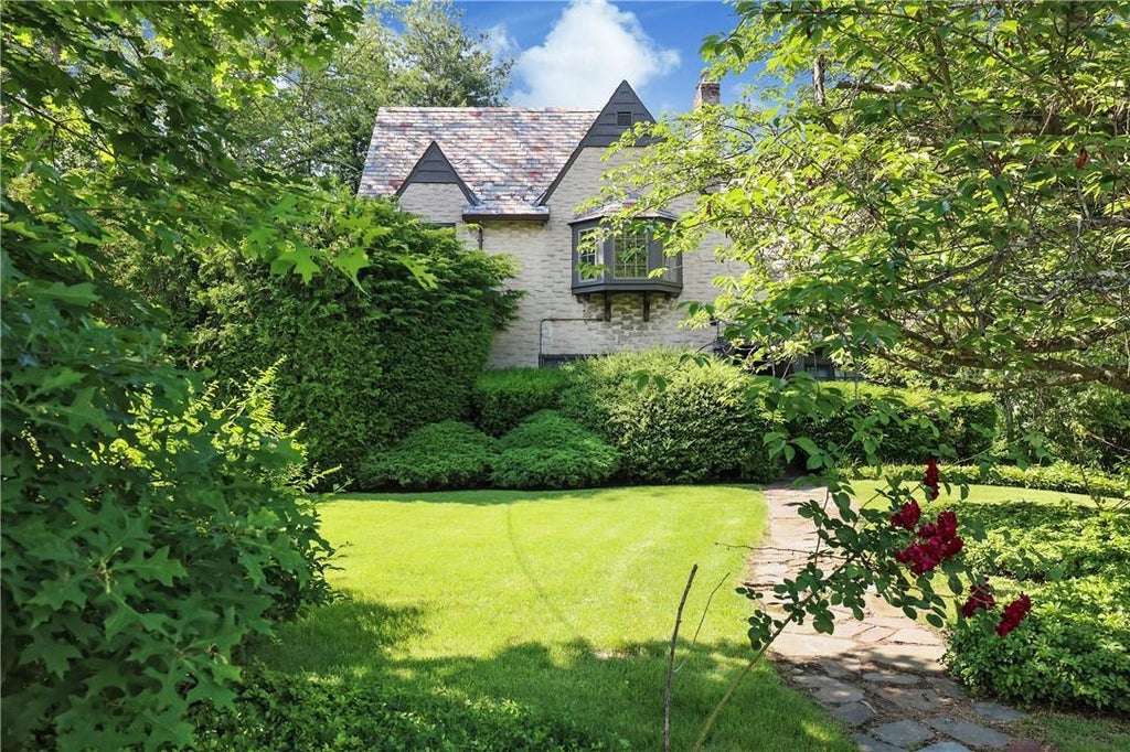1 of 1 - 29 Robin Hill Road, Scarsdale, NY