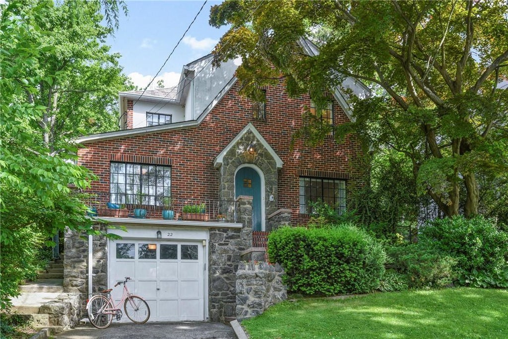 1 of 1 - 22 Crescent Road, Larchmont, NY