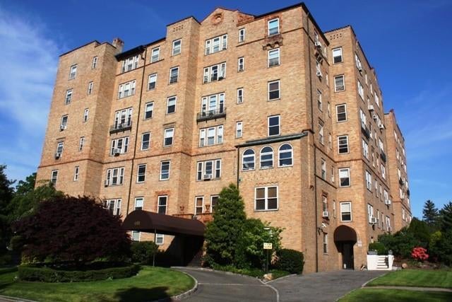 1 of 1 - 490 Bleeker Avenue # 2m, Mamaroneck, NY