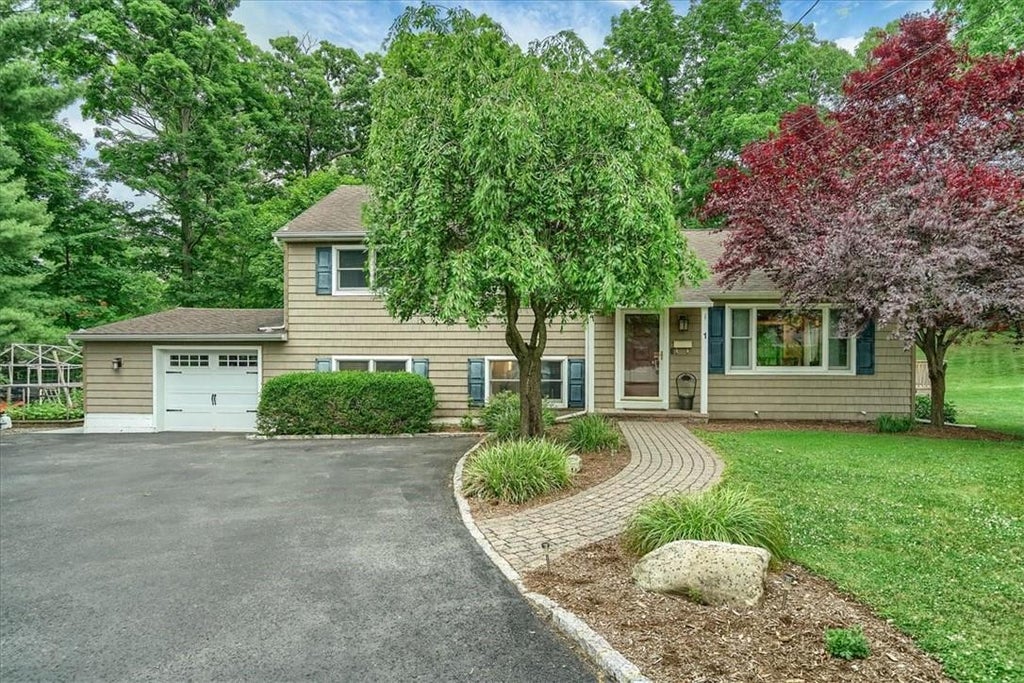 1 of 1 - 1 Jean Court, Cornwall On Hudson, NY