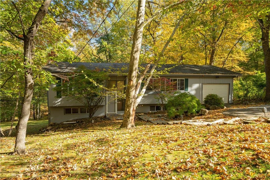 1 of 1 - 10 Charles Briggs Road, Croton-on-Hudson, NY