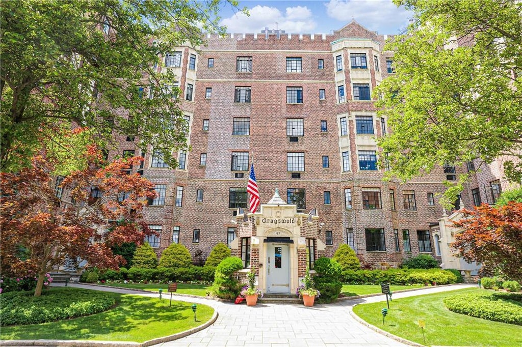 1 of 1 - 187 Garth Road 5h, Scarsdale, NY