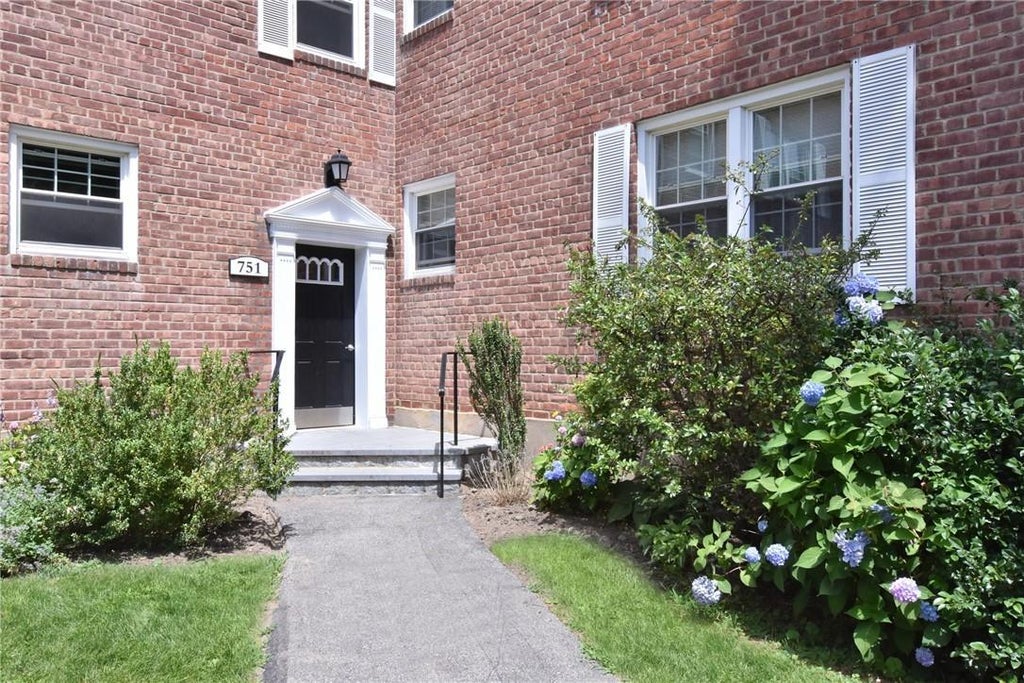 1 of 1 - 751 Broadway # 2c, Hastings-on-Hudson, NY