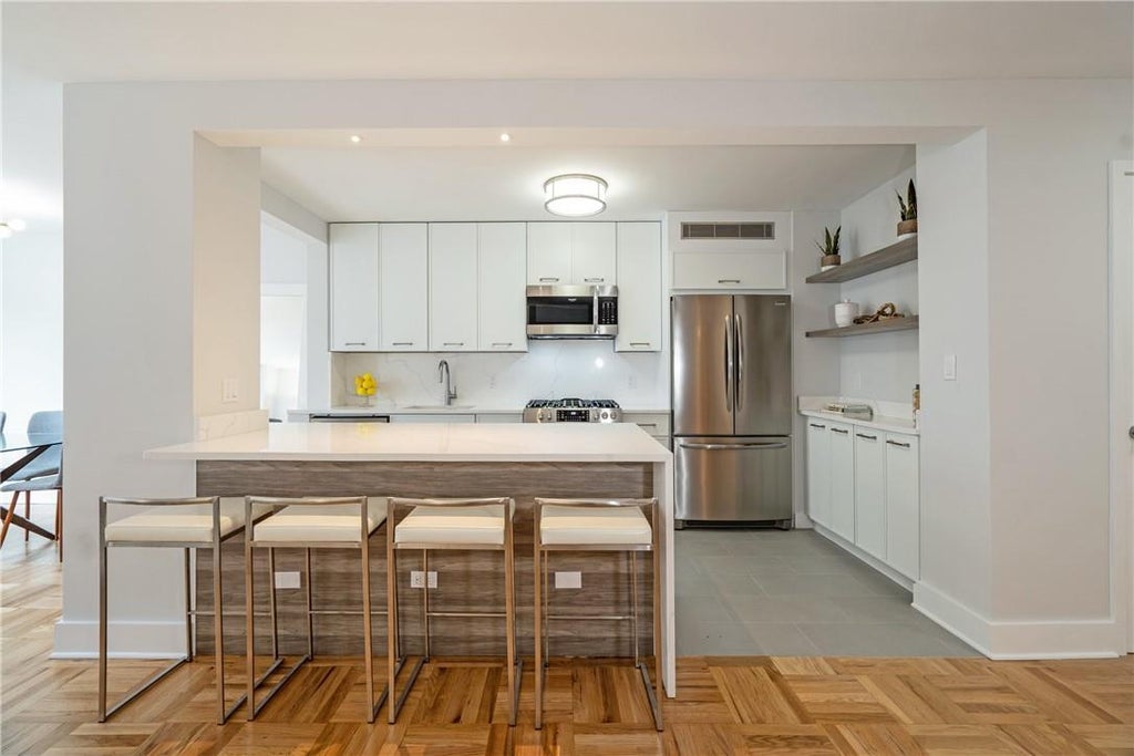 1 of 1 - 2 Washington Square # 4b, Larchmont, NY