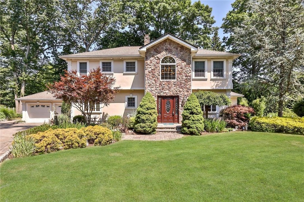 1 of 1 - 40 Phyllis Drive, Pearl River, NY