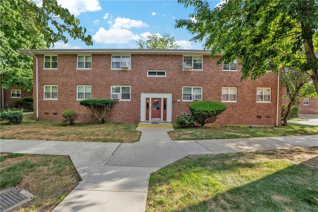1 of 1 - 30 Dehaven Drive # 2e, Yonkers, NY