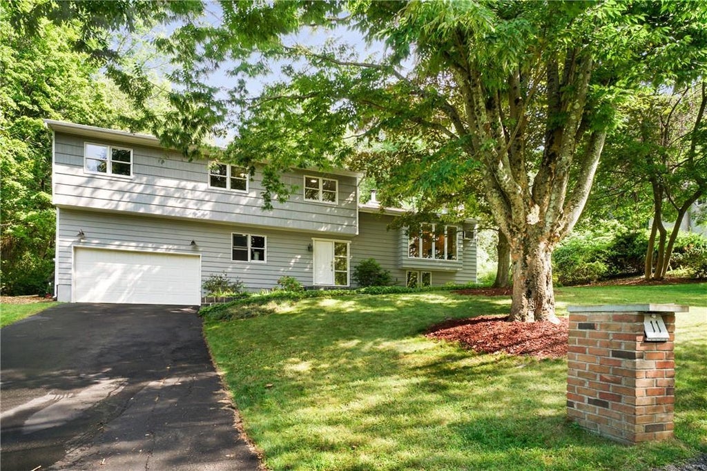 1 of 1 - 11 Hillview Drive, Pleasantville, NY