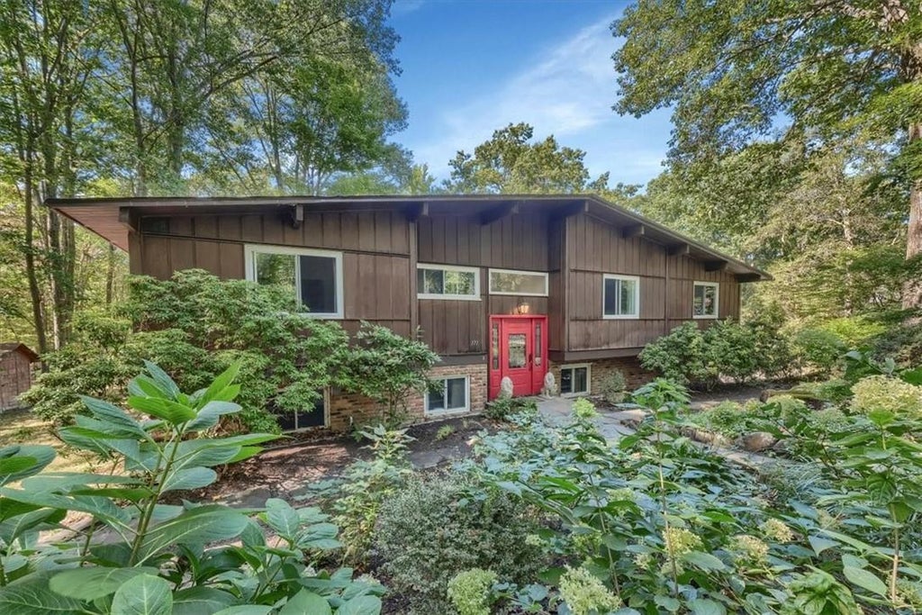 1 of 1 - 171 Mount Airy Road, Croton-on-Hudson, NY