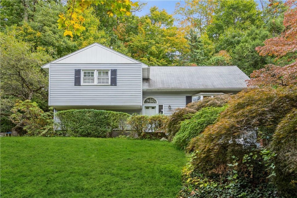 1 of 1 - 10 Burnsdale Avenue, Valhalla, NY
