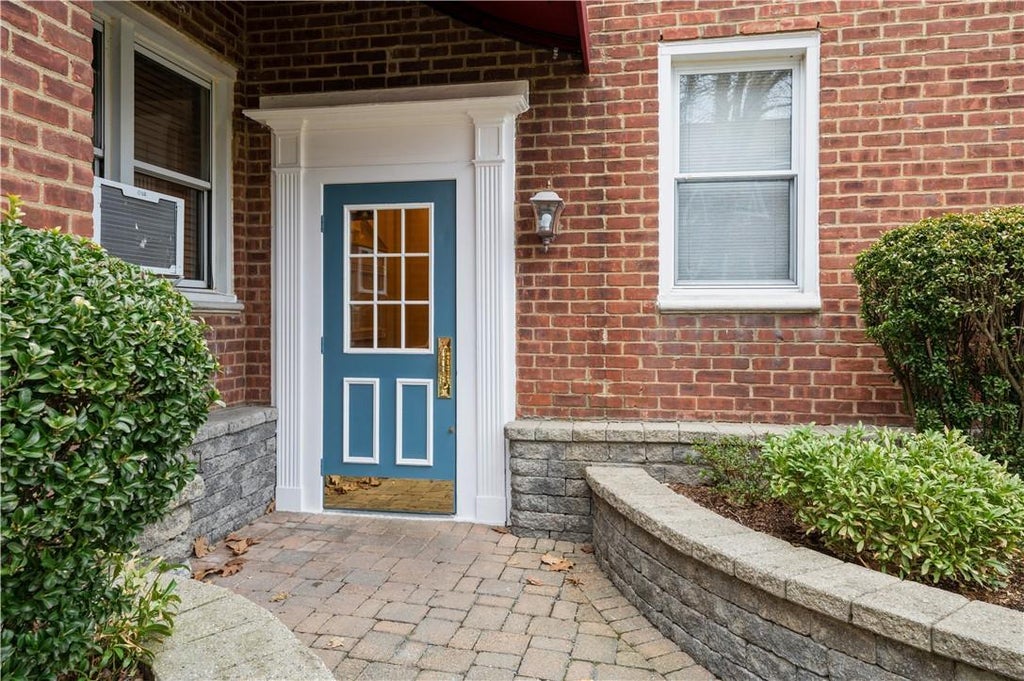 1 of 1 - 10 Bryant Crescent # 1j, White Plains, NY