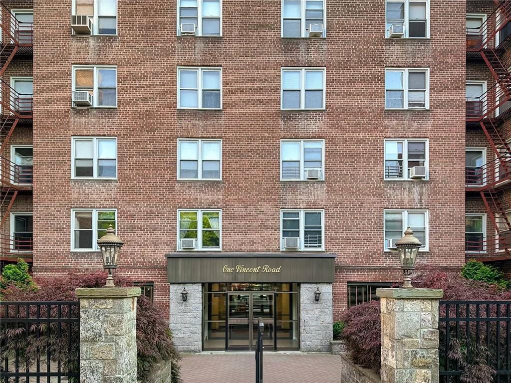 1 of 1 - 1 Vincent Road 4i, Bronxville, NY