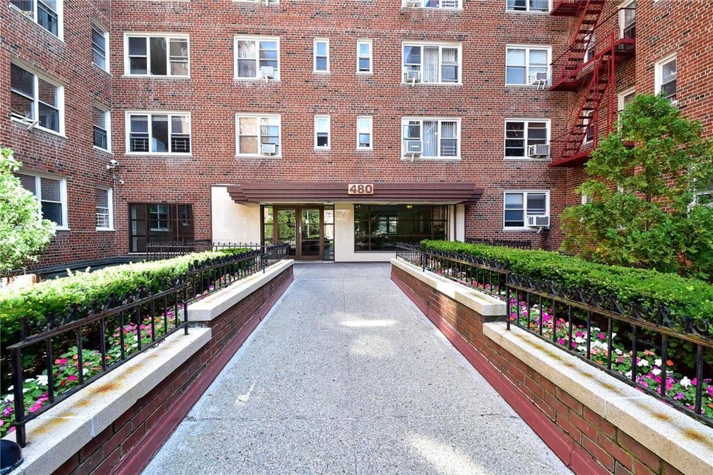 1 of 1 - 480 Riverdale Avenue # 7p, Yonkers, NY