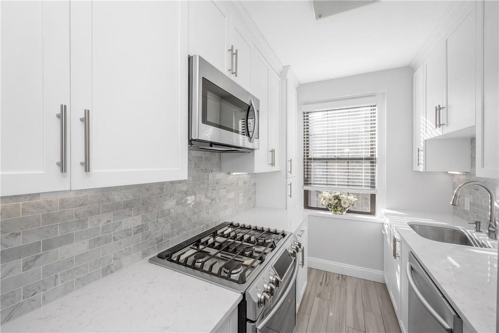 1 of 1 - 196 Garth Road 4h, Scarsdale, NY
