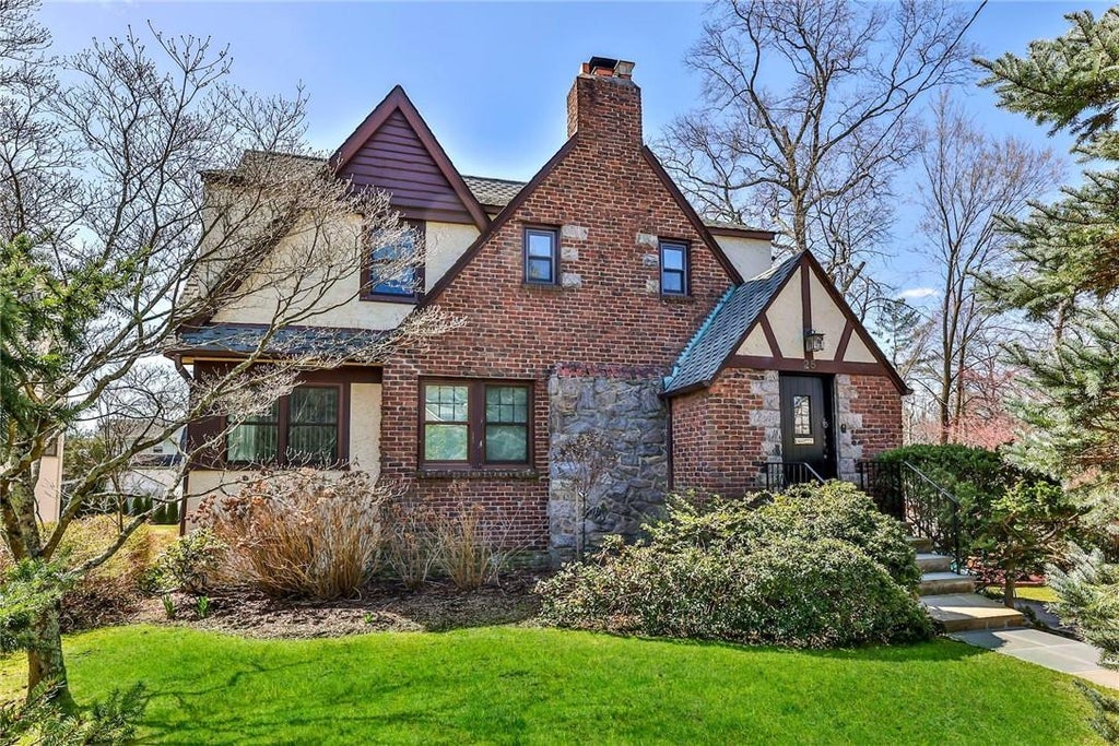 1 of 1 - 25 Aberfoyle Road, New Rochelle, NY