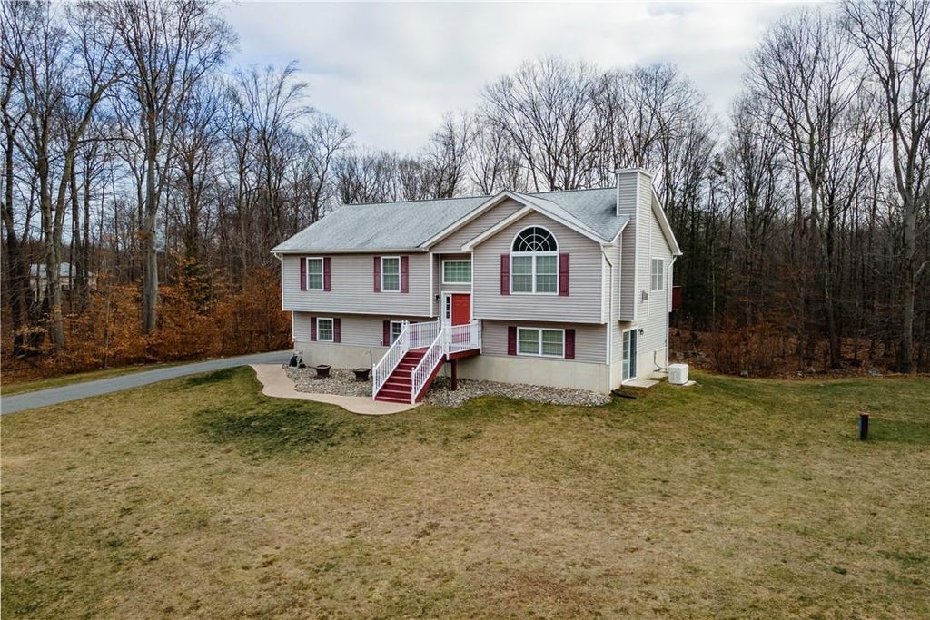 1 of 1 - 86 Glen Rock Circle, Highland, NY