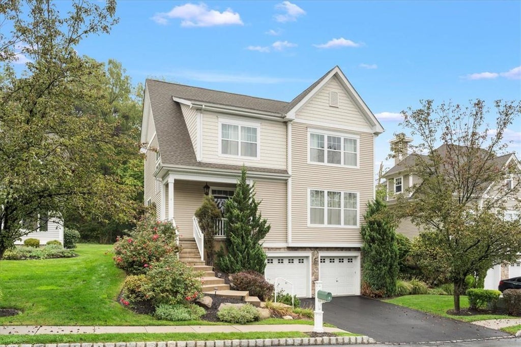 1 of 1 - 4 Eagles Way, Middletown, NY