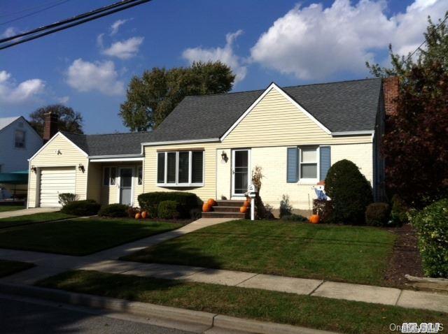 1 of 1 - 9 Farm Lane, Hicksville, NY