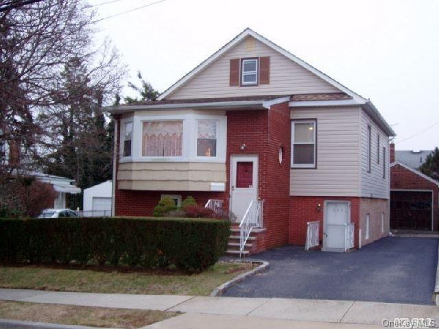 1 of 1 - 855 Second Avenue, Franklin Square, NY