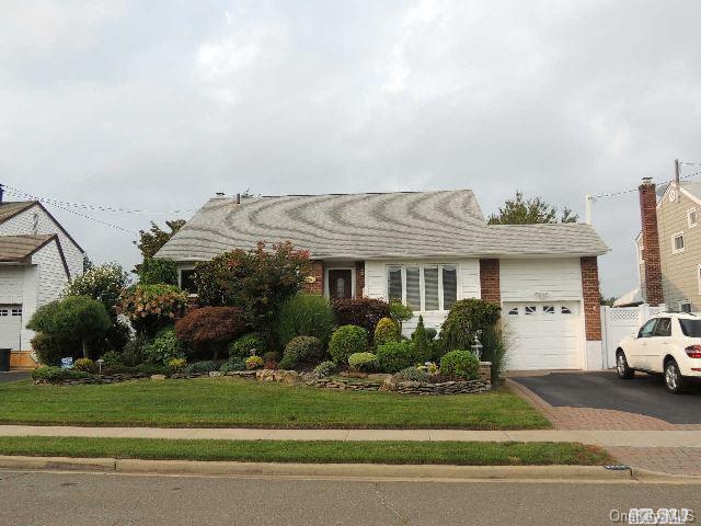 1 of 1 - 2989 Bluepoint Court, Wantagh, NY