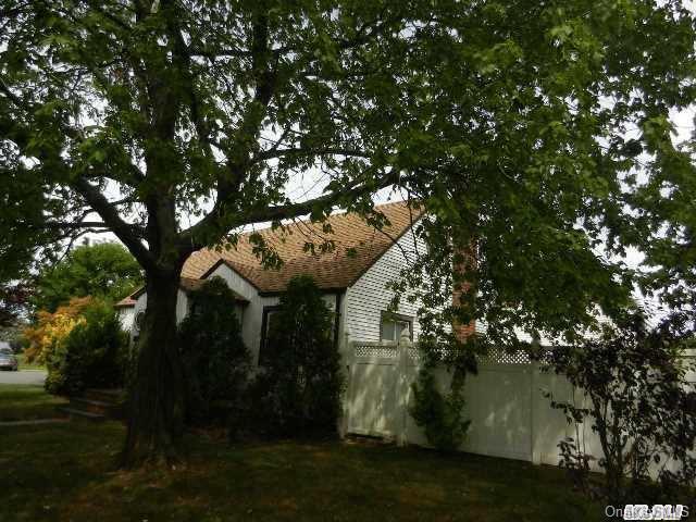 1 of 1 - 991 Alexander Avenue, Uniondale, NY