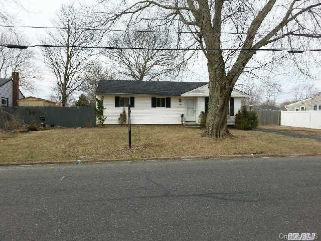 1 of 1 - 2806 Falcon Avenue, Medford, NY