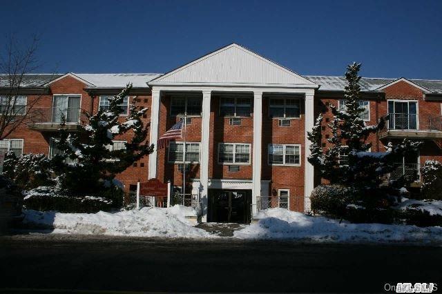 1 of 1 - 250 Village Avenue # B-4, Rockville Centre, NY