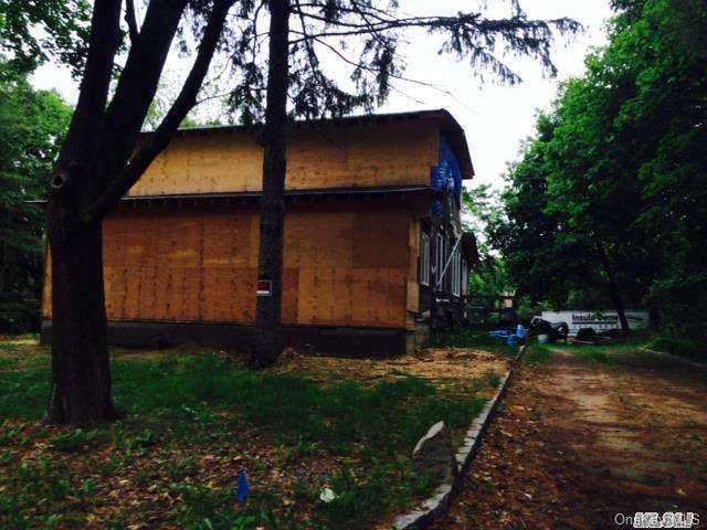 1 of 1 - 27 Robinson Avenue, Medford, NY