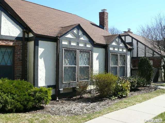 1 of 1 - 52 Greenmeadow Court, Deer Park, NY