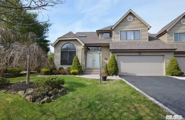 1 of 1 - 14 Julia Circle, Dix Hills, NY