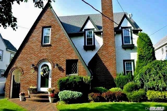 1 of 1 - 37 Demott Avenue, Rockville Centre, NY