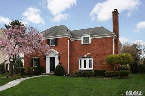 1 of 1 - 90 Huntington Road, Garden City, NY