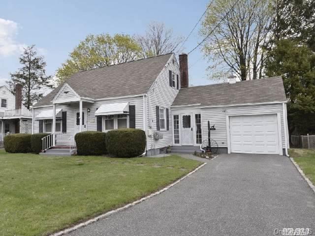1 of 1 - 6 Flanders Avenue, Melville, NY