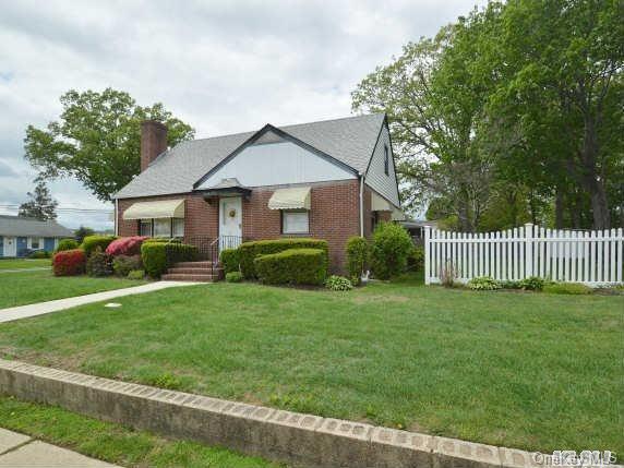 1 of 1 - 32 Spruce St., Farmingdale, NY