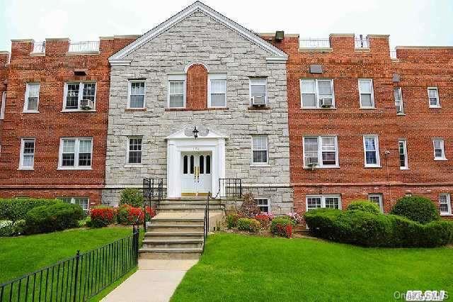 1 of 1 - 102 Village Avenue # 2a, Rockville Centre, NY