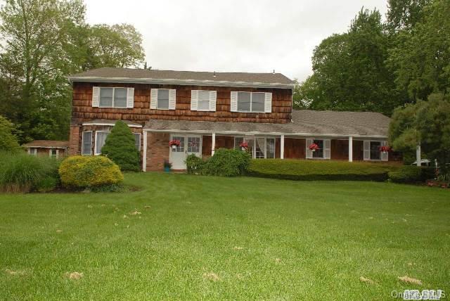 1 of 1 - 6 Notch Court, Dix Hills, NY