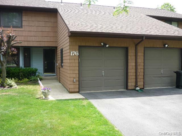 1 of 1 - 176 Melanie Way, Commack, NY