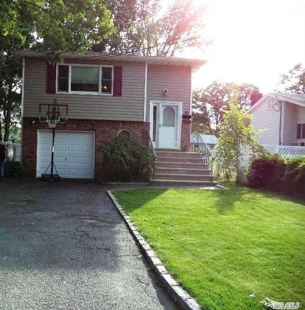 1 of 1 - 10 New York Avenue, Deer Park, NY