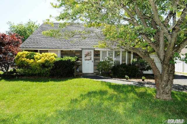 1 of 1 - 433 Cole Place, Bethpage, NY