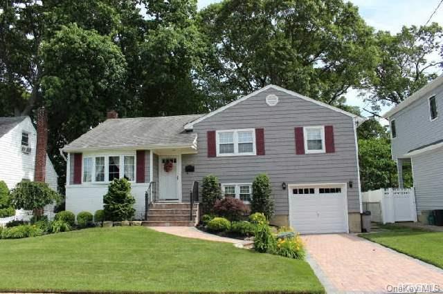 1 of 1 - 3878 Lincoln St., Seaford, NY
