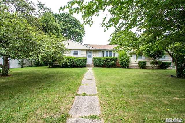 1 of 1 - 25 Nassau St., Islip Terrace, NY
