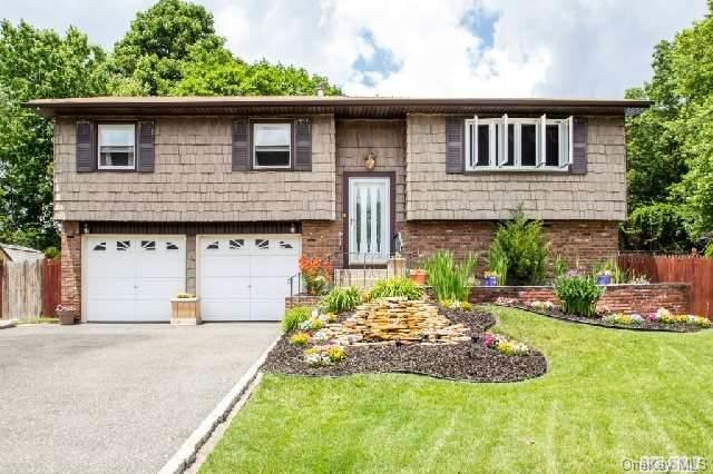 1 of 1 - 5 Heritage Lane, Wheatley Heights, NY