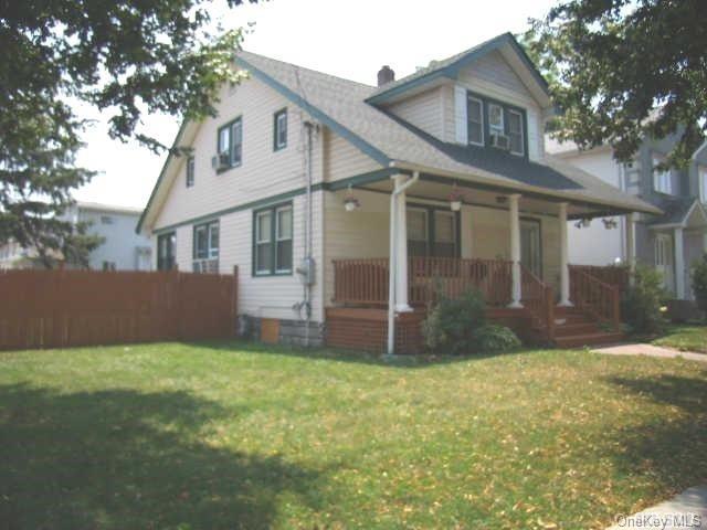 1 of 1 - 950 Waverly Place, Baldwin, NY