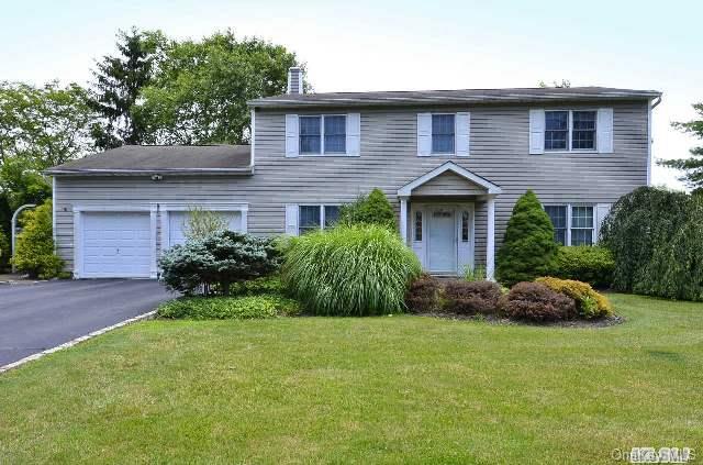 1 of 1 - 6 Yorkshire Drive, Wheatley Heights, NY
