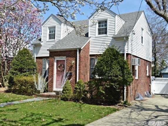 1 of 1 - 170 Norwood Avenue, Malverne, NY