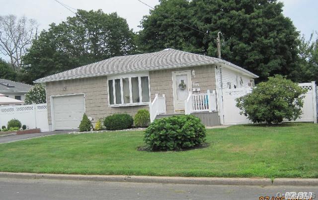 1 of 1 - 95 Mohawk Avenue, Deer Park, NY